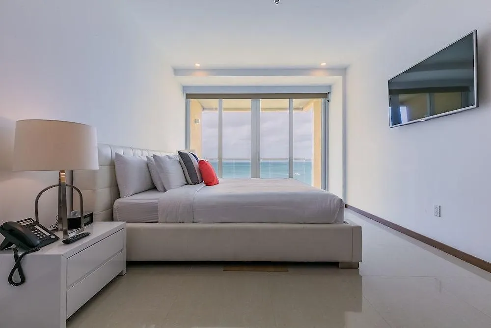 Blue Residences Palm Beach 5*,