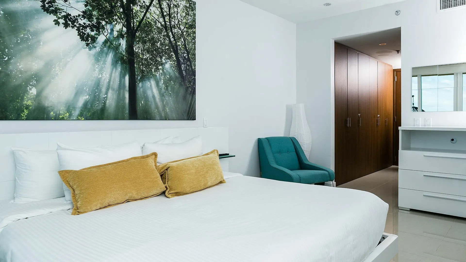 Blue Residences Palm Beach 5*,