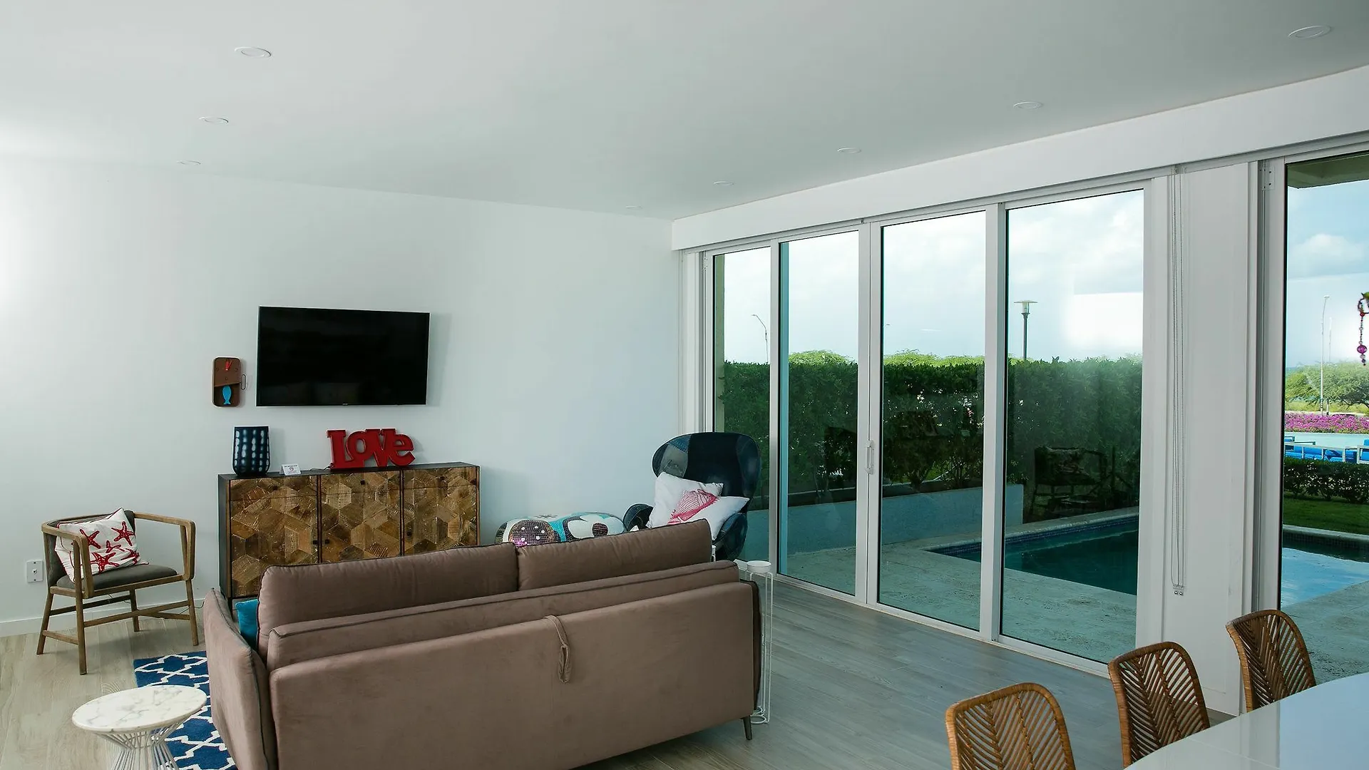 Blue Residences Palm Beach 5*,  Aruba