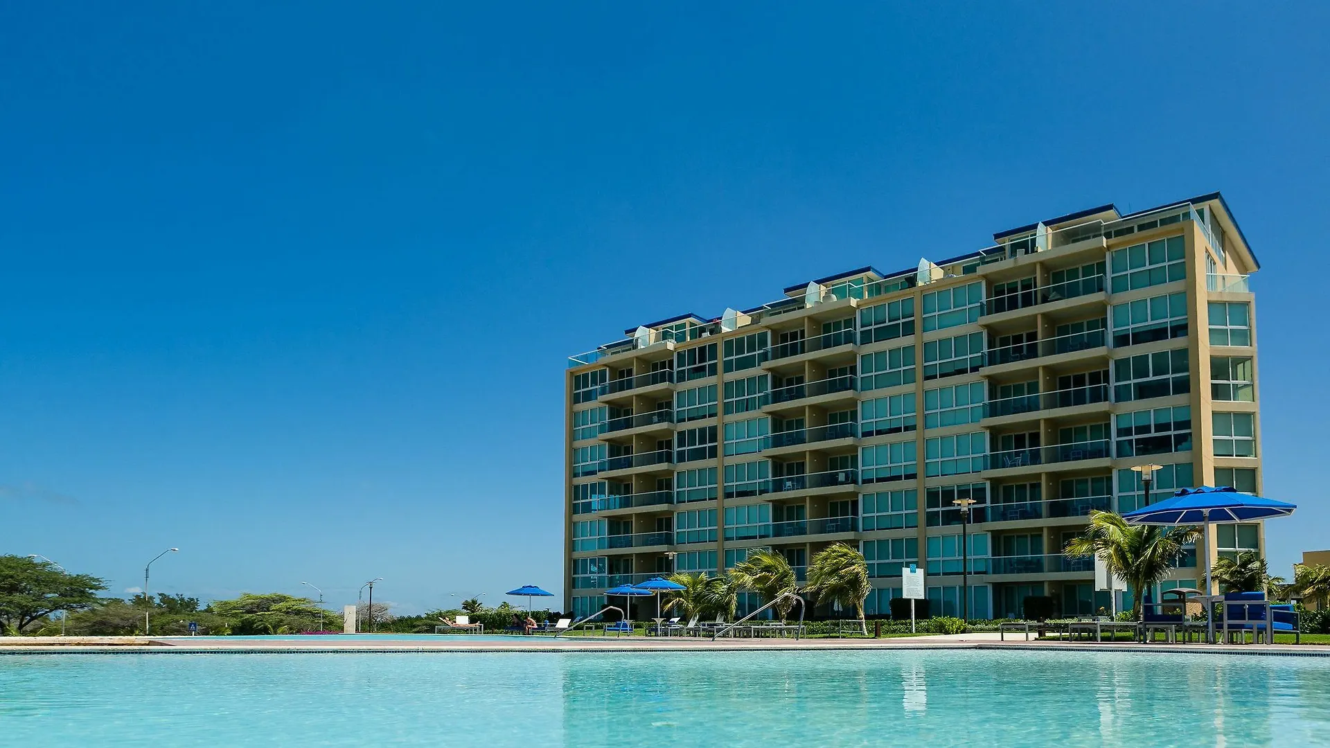 Blue Residences Palm Beach 5*,  Aruba
